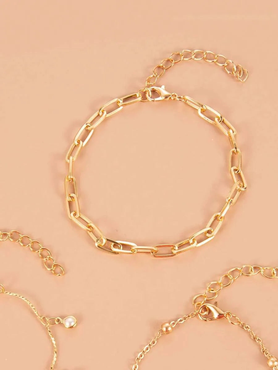 SHEIN مجموعة 3 قطع أساور نسائية بتصميم فراشة وخرز اللؤلؤ الصناعي بلون ذهبي أصفر