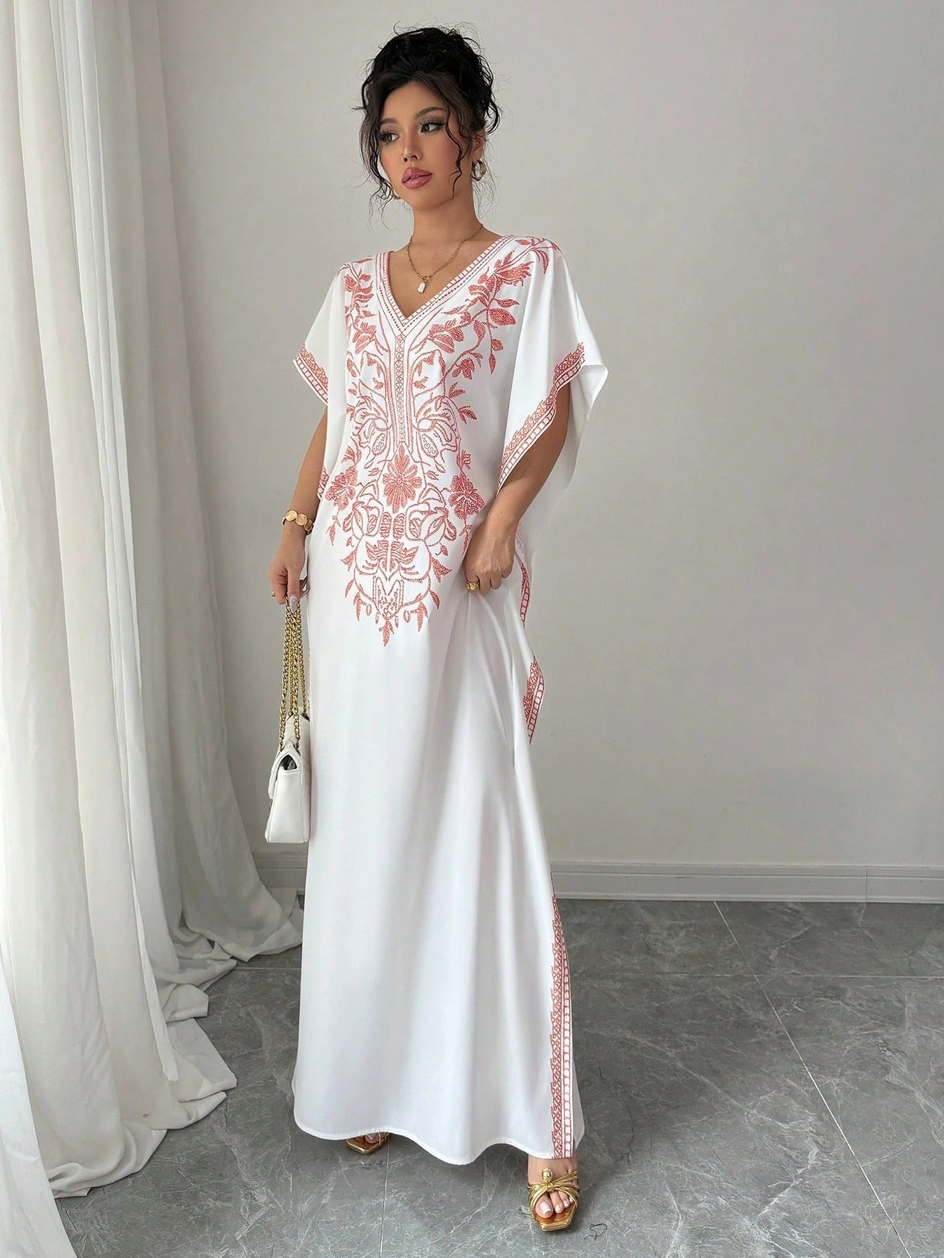 SHEIN Rafferiza  Vفستان أبيض أنيق وكاجوال بياقة وأكمام خفافيش بطبعات زهور