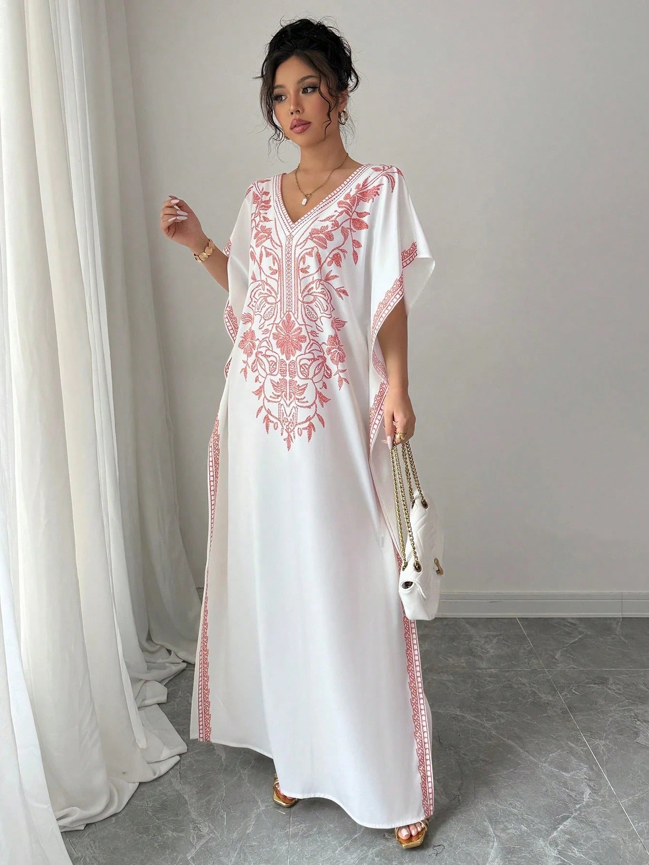 SHEIN Rafferiza  Vفستان أبيض أنيق وكاجوال بياقة وأكمام خفافيش بطبعات زهور