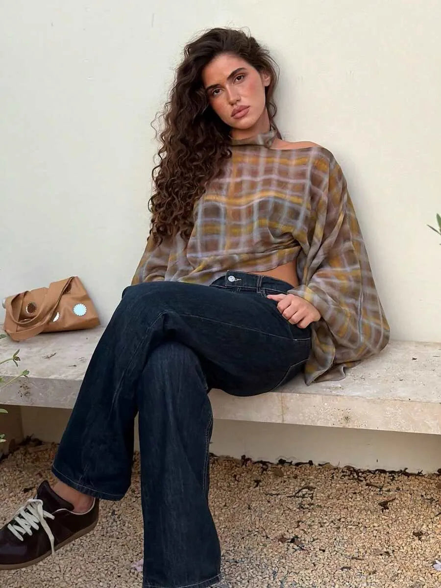 SHEIN بلوزة فضفاضة بياقة دائرية وأكمام قصيرة وحافة غير متماثلة بنقشة مربعات متعددة الألوان
