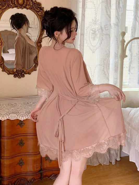 SHEIN DAZY طقم قطعتين فستان نوم وروب من الشبك والدانتيل