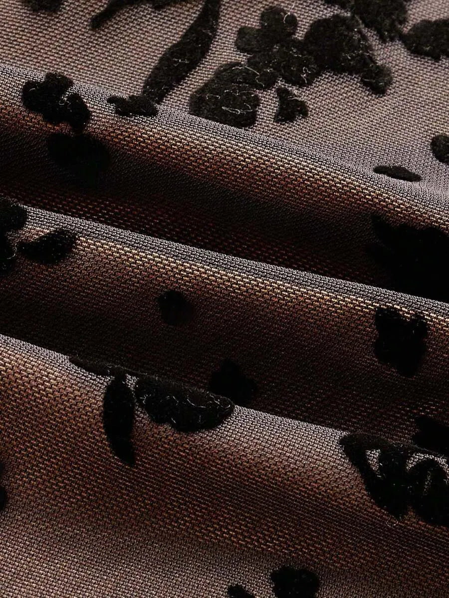 SHEIN MOD كاميسول نسائي قصير بنقشة زهور جاكار وخصر مجمع بلون أسود