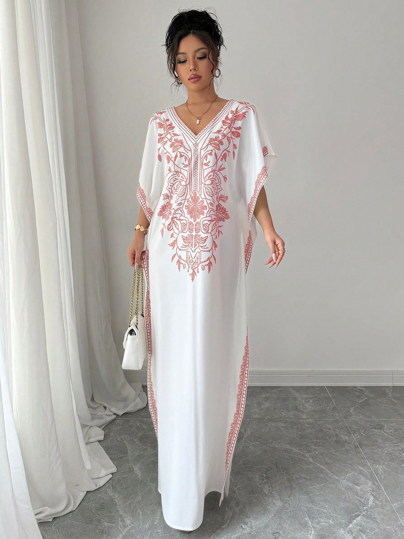 SHEIN Rafferiza  Vفستان أبيض أنيق وكاجوال بياقة وأكمام خفافيش بطبعات زهور