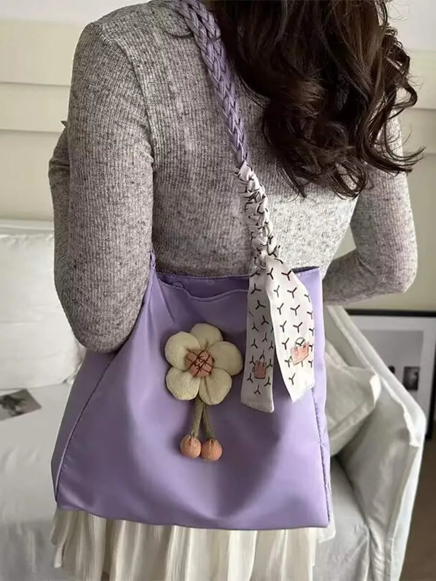 SHEIN حقيبة كتف محبوكة بلون موحد مزينة بزهور لطيفة ووشاح