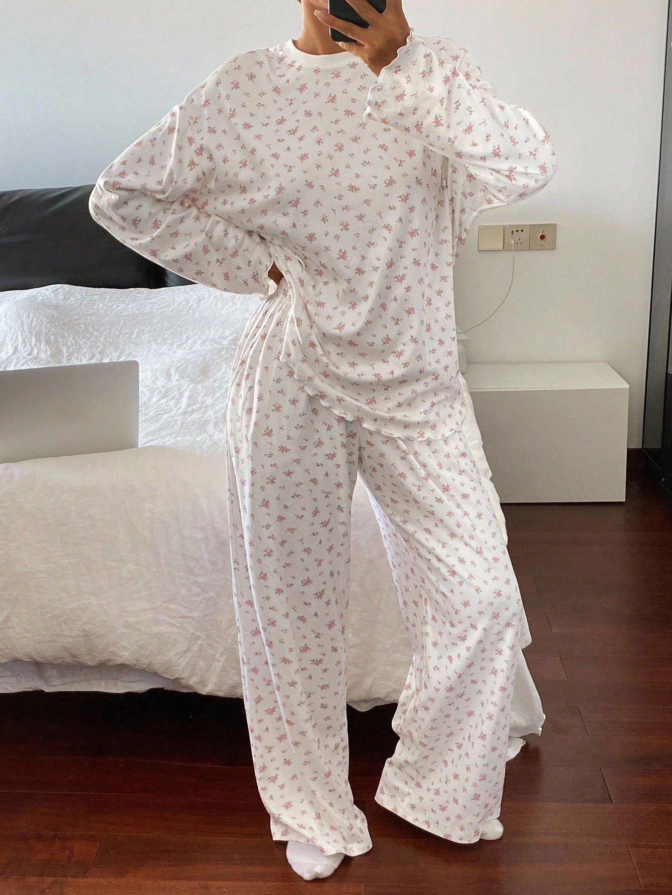 SHEIN DAZY طقم بيجامة نسائي فضفاض بطبعة زهور