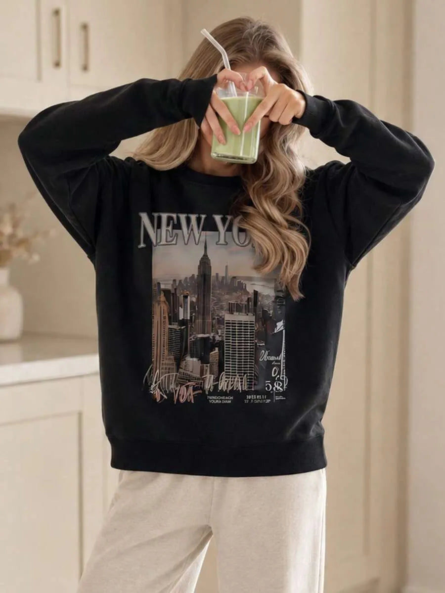 SHEIN سويت شيرت نسائي بطبعة مدينة نيويورك وجيب بلون الأسود