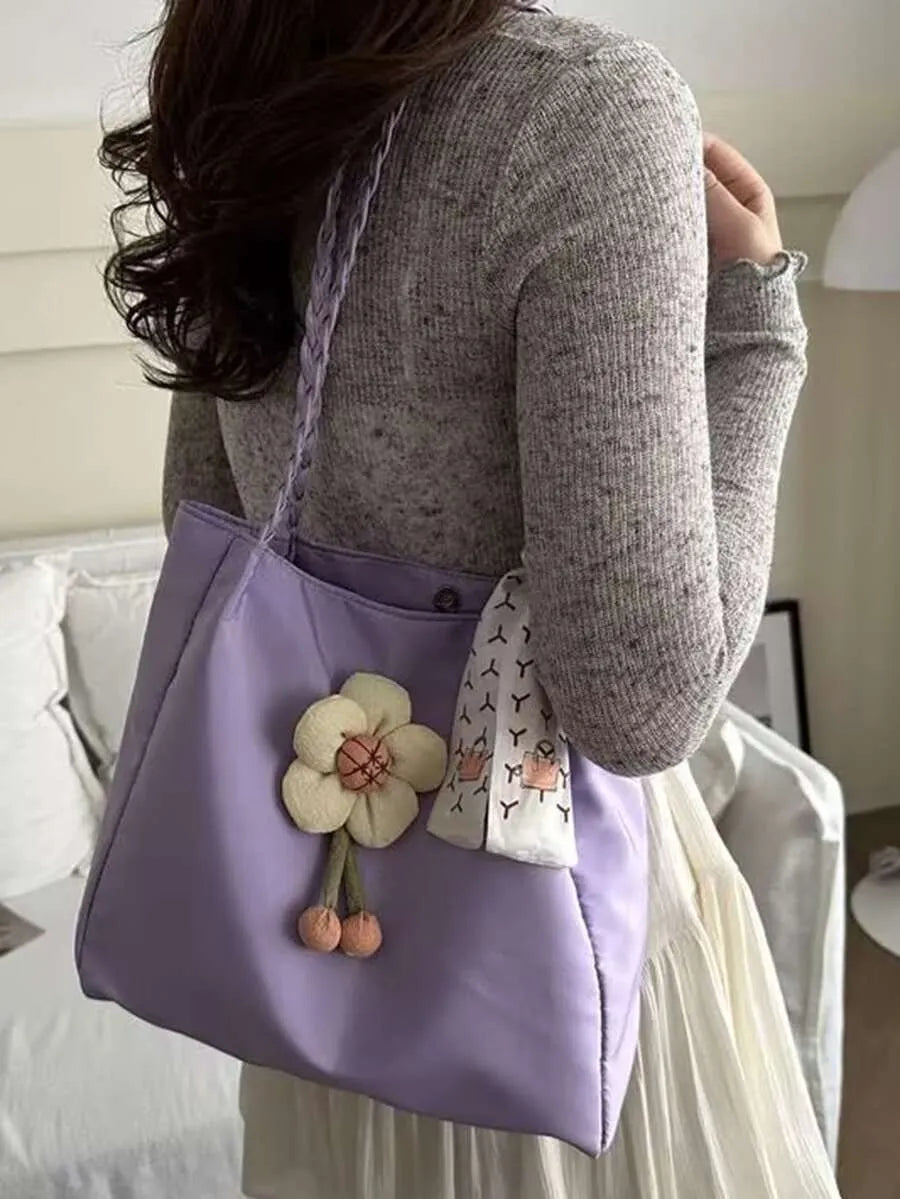 SHEIN حقيبة كتف محبوكة بلون موحد مزينة بزهور لطيفة ووشاح