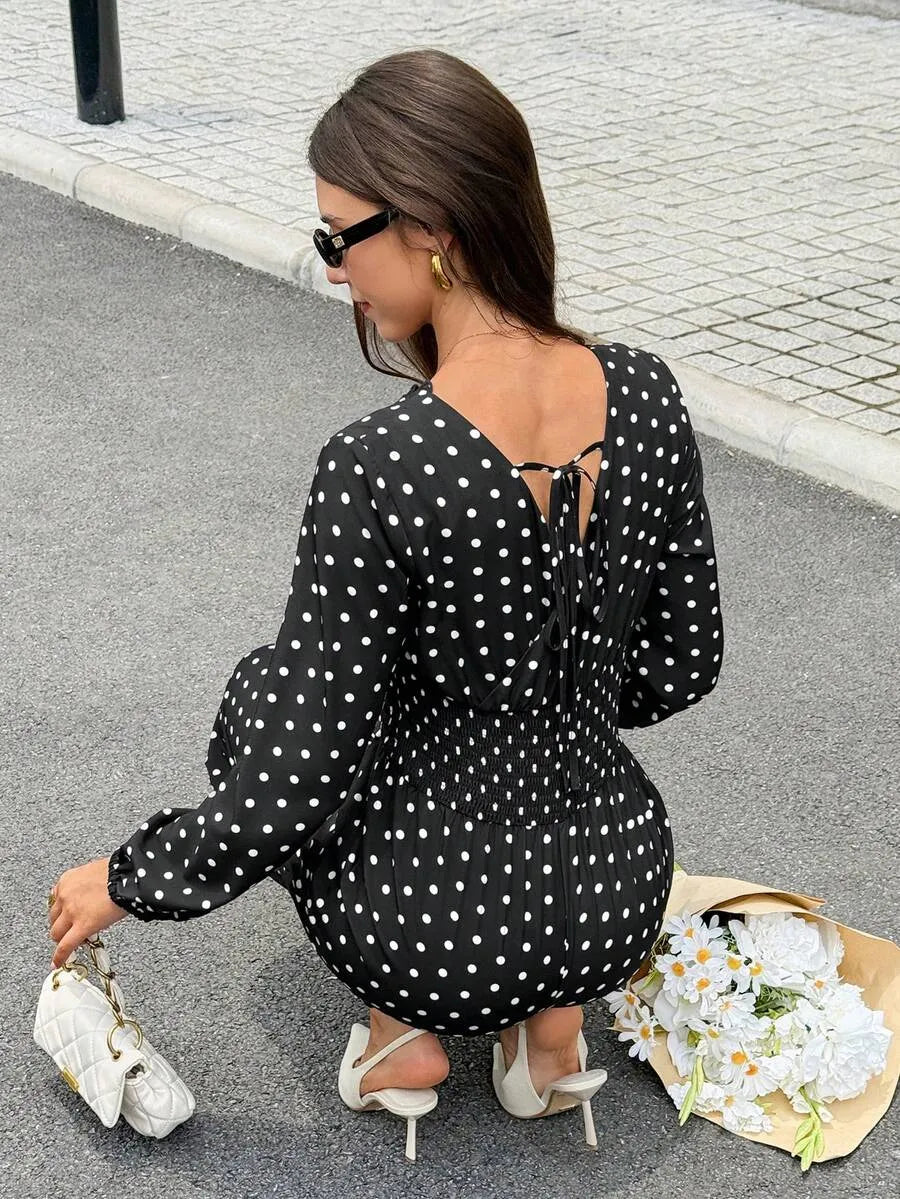 SHEIN Frenchy جمبسوت نسائي بنقشة بولكا دوت وياقة وأكمام طويلة بلون الأسود