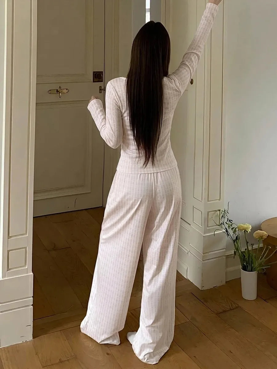 SHEIN DAZY طقم بيجامة قطعتين ببلوزة ضيقة بياقة مربعة وأكمام طويلة ونقشة زهور وبنطال طويل بلون وردي