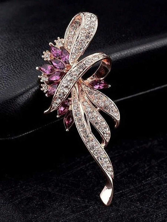 SHEIN دبوس أنيق على شكل وردة