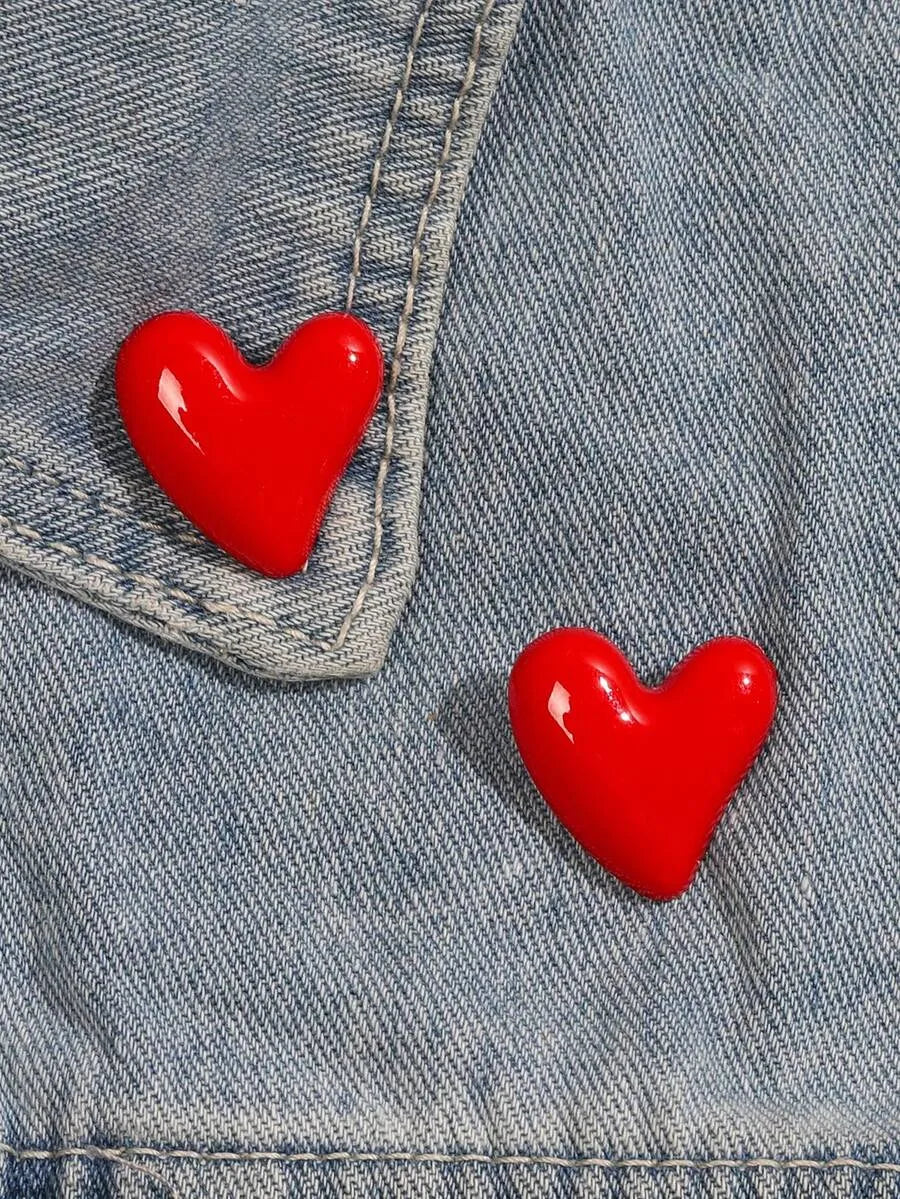 SHEIN مجموعة 2 قطعة دبابيس على شكل قلب أحمر لامع لتزيين الحقائب والأحذية بلون أحمر