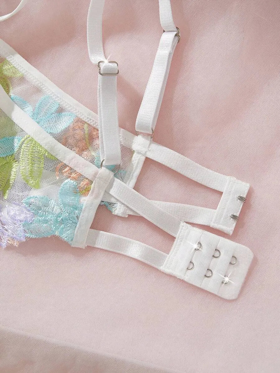 SHEIN طقم لانجري نسائي 2 قطعة من الشبك المطرز بتصميم زهري وحمالات قابلة للتعديل بلون أبيض