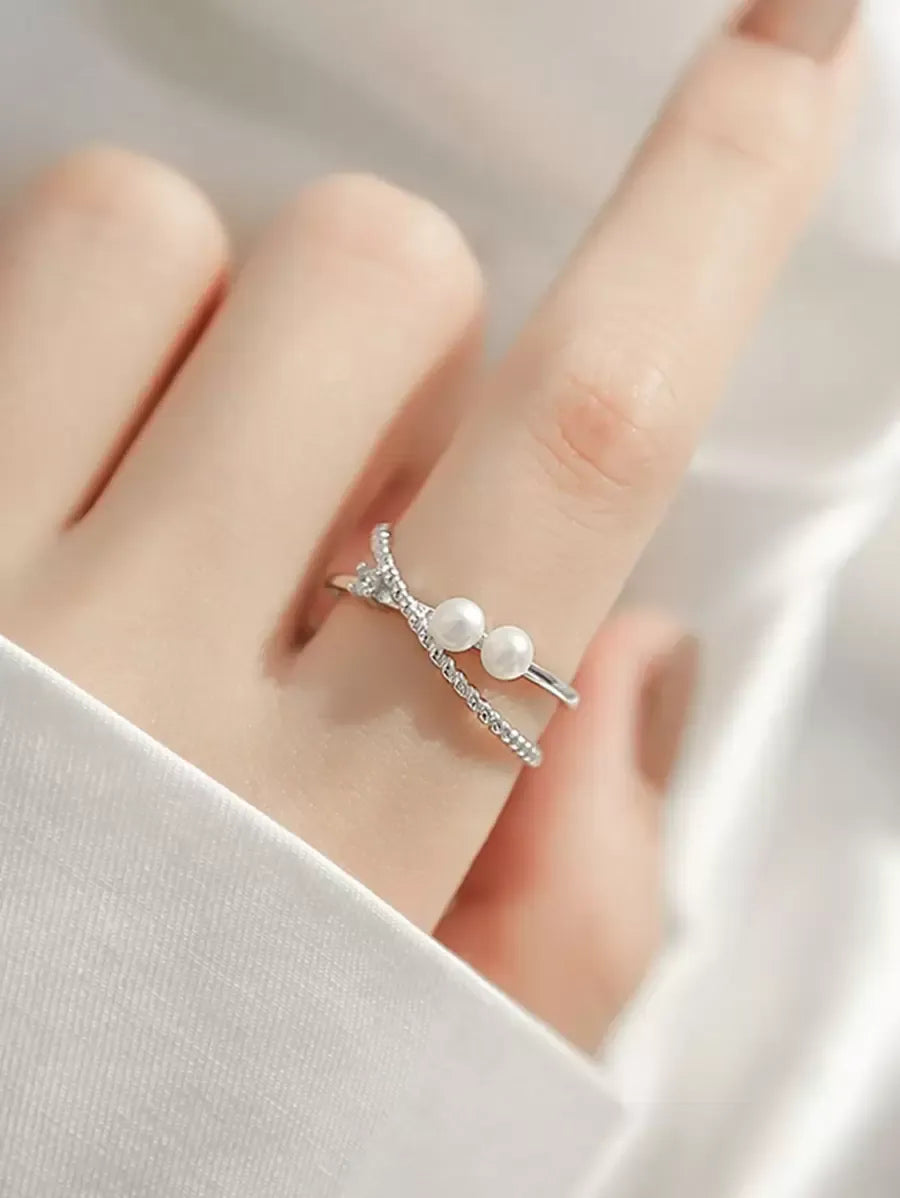 SHEIN خاتم نسائي مفتوح مزدوج الطبقات مزين باللؤلؤ وحجر الراين بتصميم رفيع بلون فضي عتيق