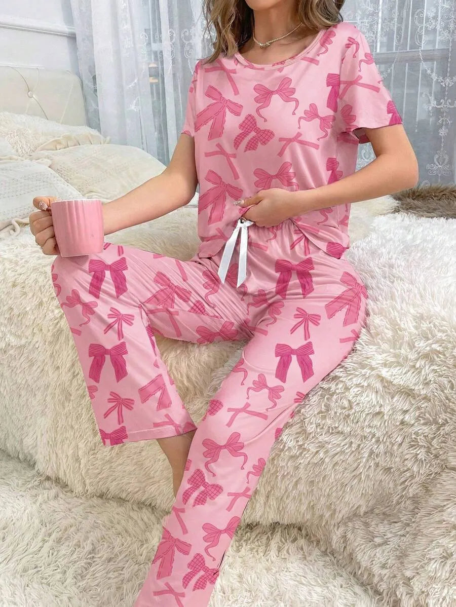 SHEIN طقم قطعتين بيجاما بطبعة ورود متعددة الألوان بأكمام قصيرة