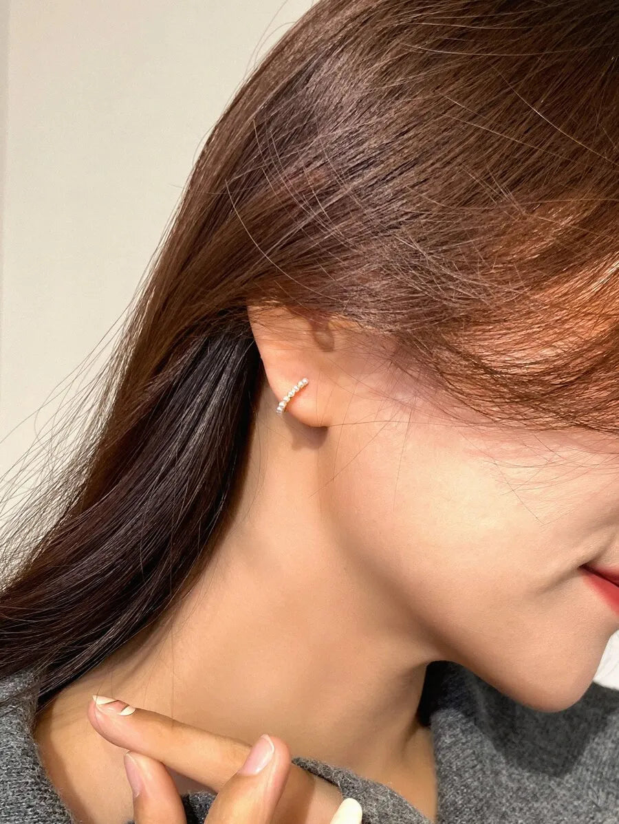 SHEIN DAZY أقراط حلق نسائية مزينة باللؤلؤ الصناعي بلون ذهبي