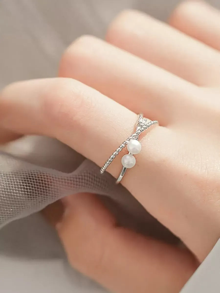 SHEIN خاتم نسائي مفتوح مزدوج الطبقات مزين باللؤلؤ وحجر الراين بتصميم رفيع بلون فضي عتيق