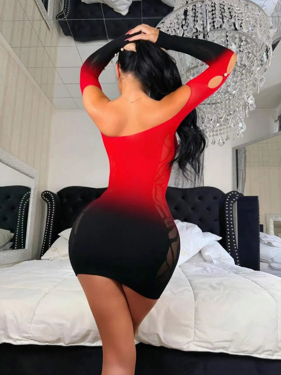 SHEIN فستان لانجري نسائي ضيق مزين باللؤلؤ وفتحات جانبية بلون أسود وأحمر