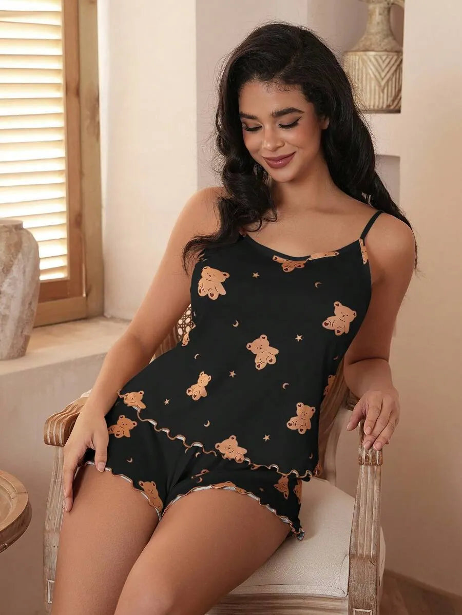 SHEIN طقم بيجامة قطعتين كاميسول وشورت بطبعة دب ونجوم بلون أسود