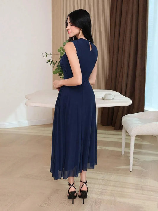 SHEIN Modelyn فستان أزرق متوسط الطول بخصر مطوي بدون أكمام