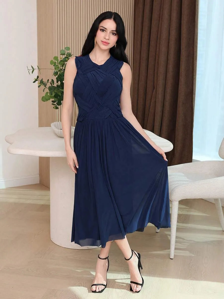 SHEIN Modelyn فستان أزرق متوسط الطول بخصر مطوي بدون أكمام