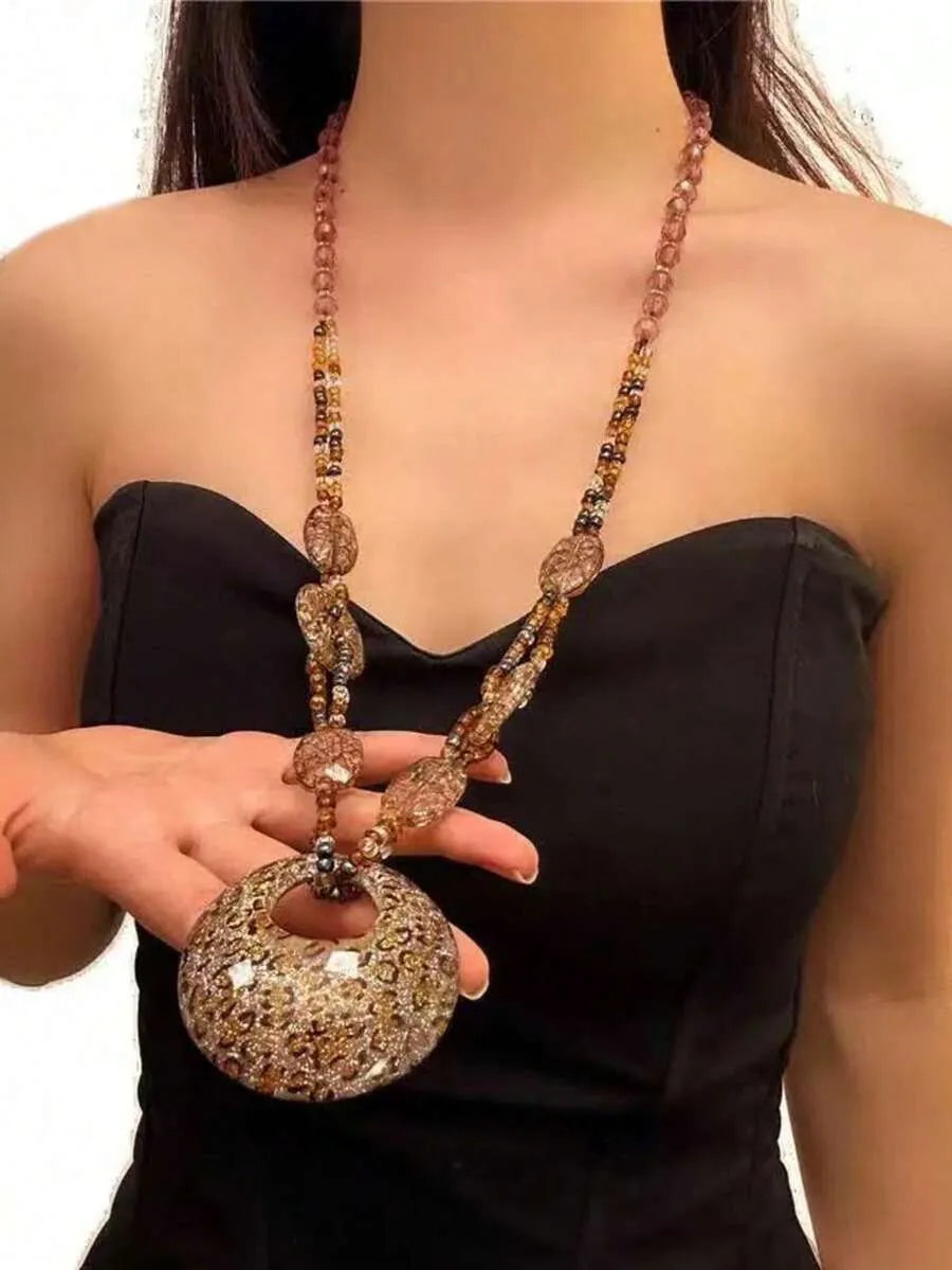 SHEIN قلادة نسائية طويلة بقلادة بيضاوية بتصميم جلد الفهد بلون ذهبي وردي