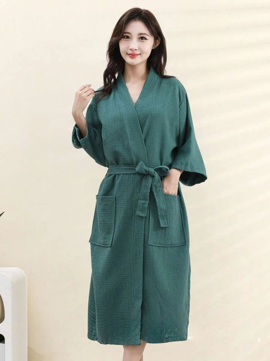 SHEIN رداء استحمام للجنسين مخملي مقلم بملمس ناعم بلون أصفر