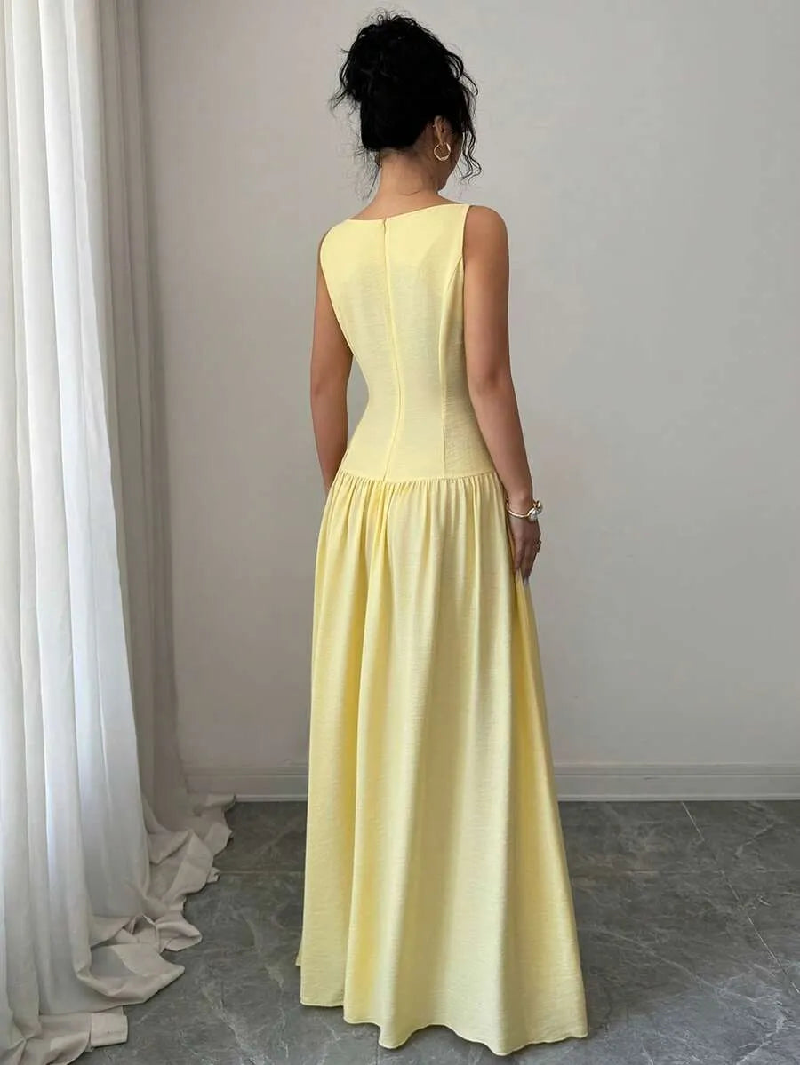SHEIN Modelyn فستان سادة بدون أكمام بخصر مربوط