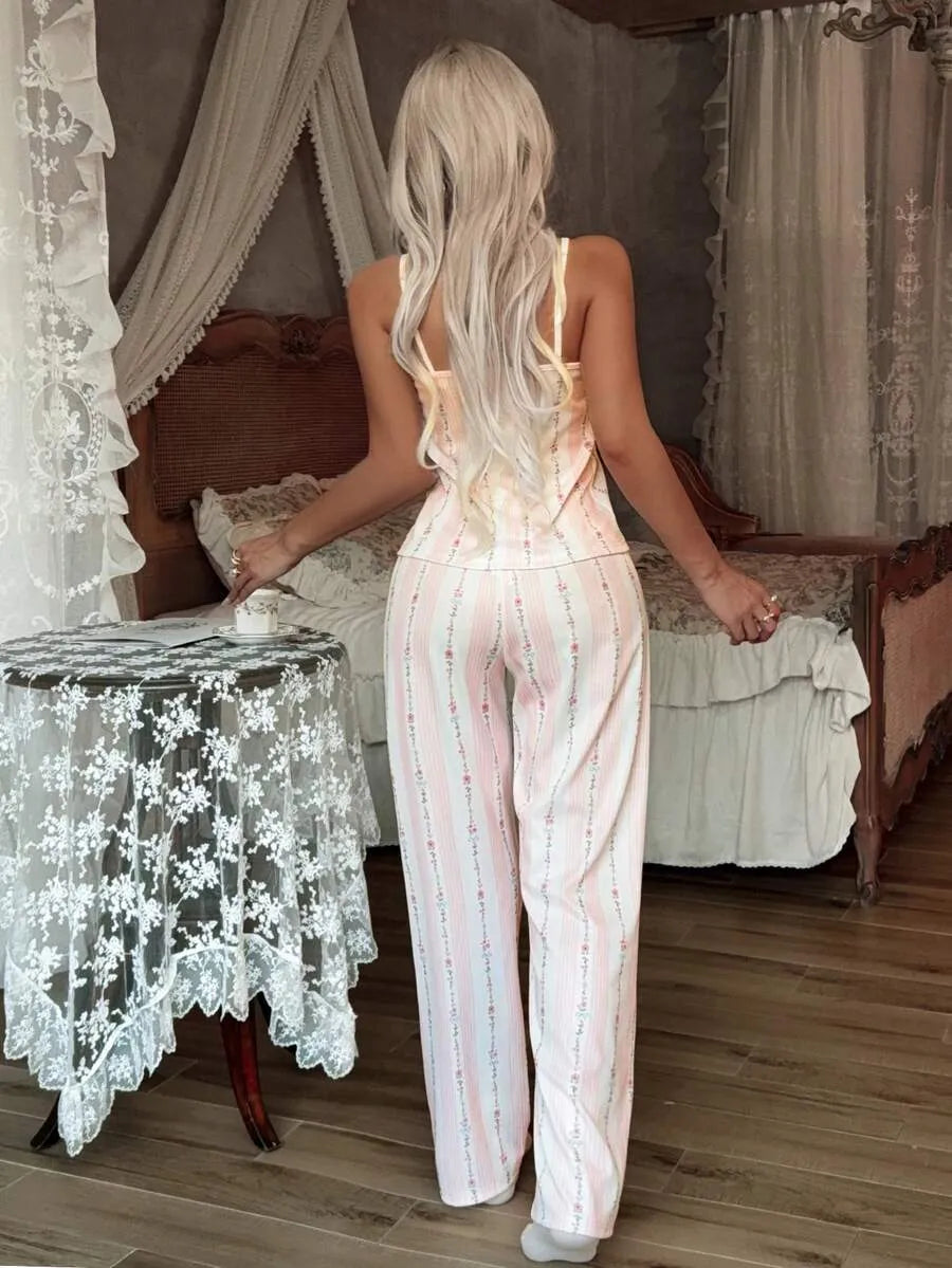 SHEIN CottageSlumber طقم بيجامة قطعتين كاميسول وبنطال طويل بزهور ودانتيل بلون أبيض