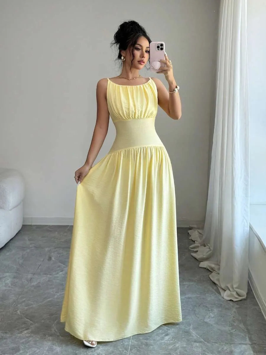 SHEIN Modelyn فستان سادة بدون أكمام بخصر مربوط