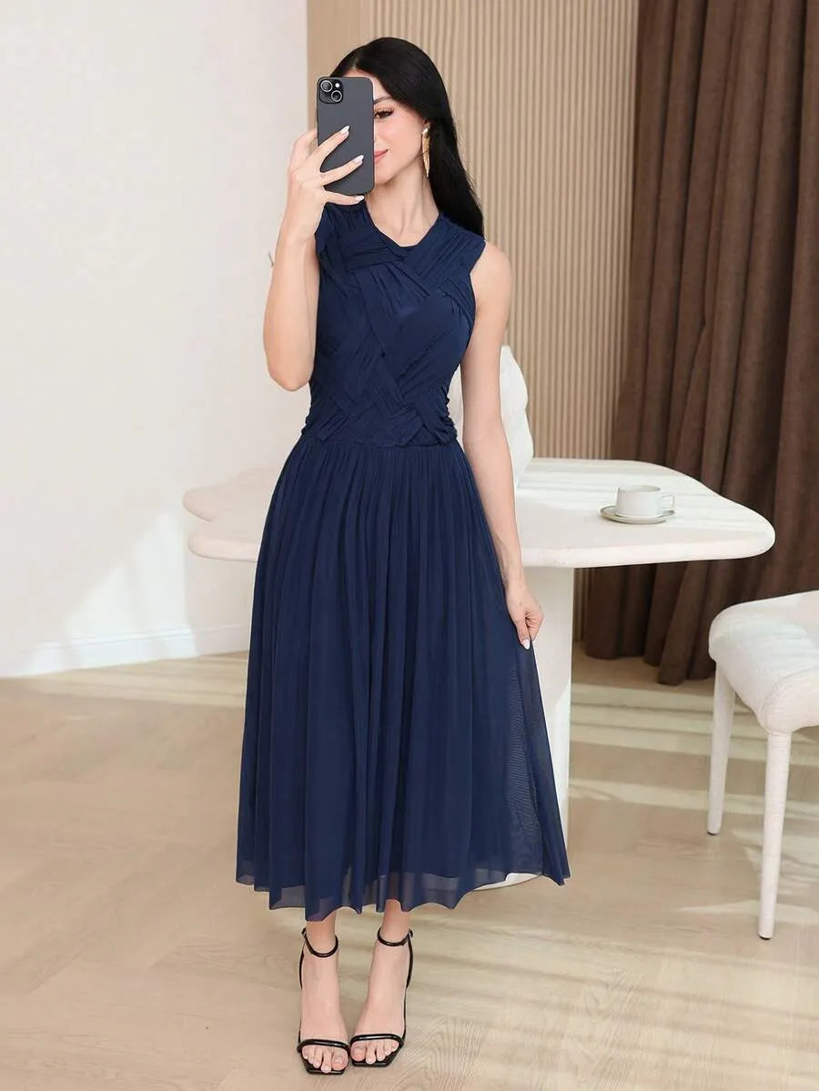 SHEIN Modelyn فستان أزرق متوسط الطول بخصر مطوي بدون أكمام
