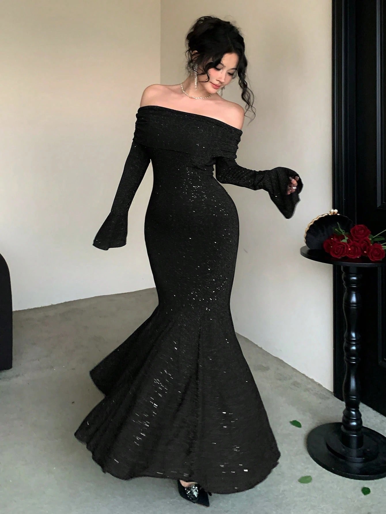 SHEIN DAZY فستان متوسط الطول بأكتاف مكشوفة وذيل سمكة