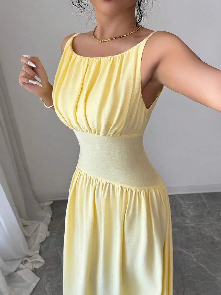 SHEIN Modelyn فستان سادة بدون أكمام بخصر مربوط