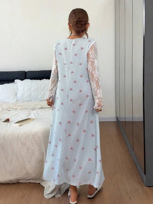 SHEIN Napfluff فستان نوم ماكسي بلون أزرق فاتح مخطط بدانتيل وفيونكة وأكمام طويلة