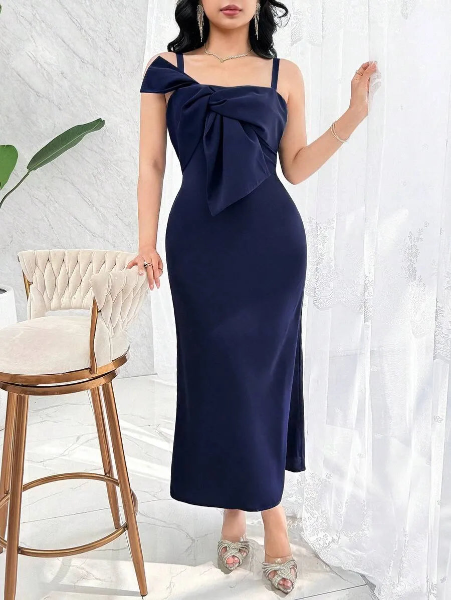 SHEIN Modelyn فستان طويل سادة بدون أكمام