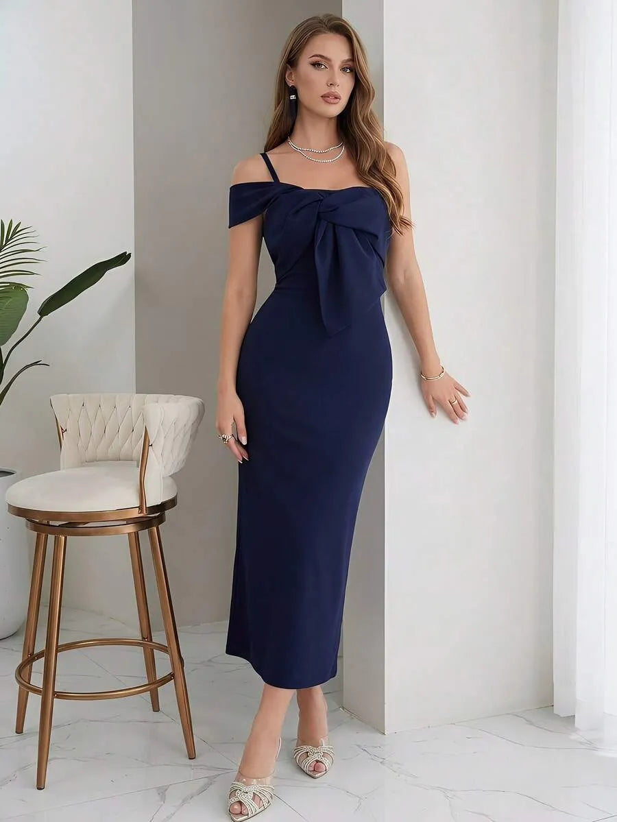 SHEIN Modelyn فستان طويل سادة بدون أكمام