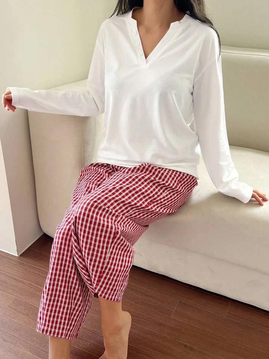 SHEIN DAZY طقم بيجامة قطعتين ببلوزة بأكمام طويلة وبنطلون كاروهات بلون أبيض