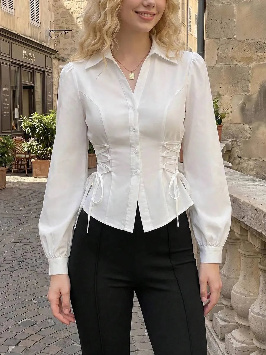 SHEIN MOD بلوزة نسائية بأكمام طويلة وياقة وربطة خصر وتفاصيل حلقات معدنية بلون أبيض