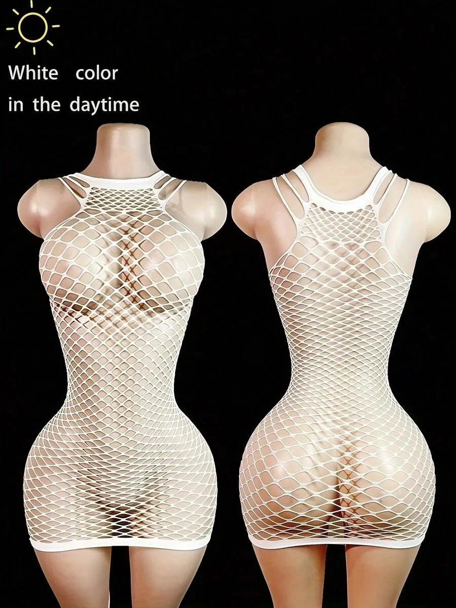 SHEIN جمبسوت شبكي متوهج في الظلام بتصميم مفرغ وفتحات جانبية بلون أخضر مضيء