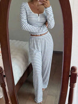 SHEIN Dream Adore طقم بيجامة قطعتين ببلوزة قصيرة بياقة مربعة ودانتيل وأزرار أمامية وبنطال طويل مخطط باللون الأزرق