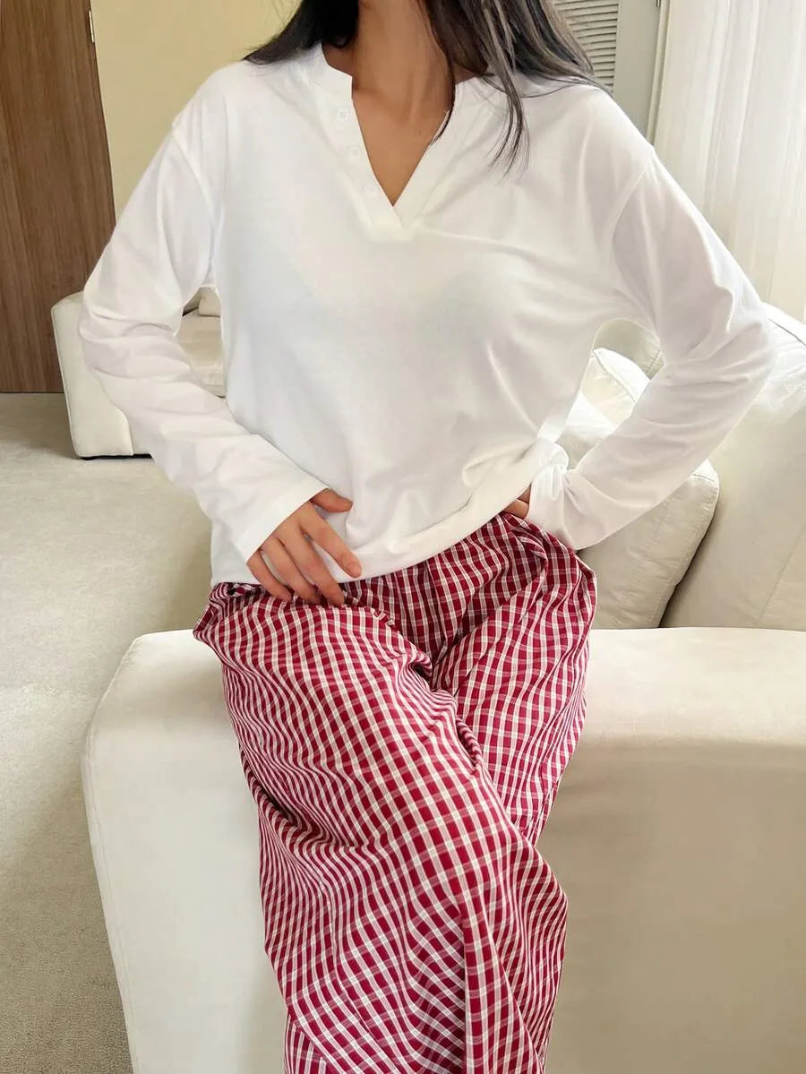 SHEIN DAZY طقم بيجامة قطعتين ببلوزة بأكمام طويلة وبنطلون كاروهات بلون أبيض