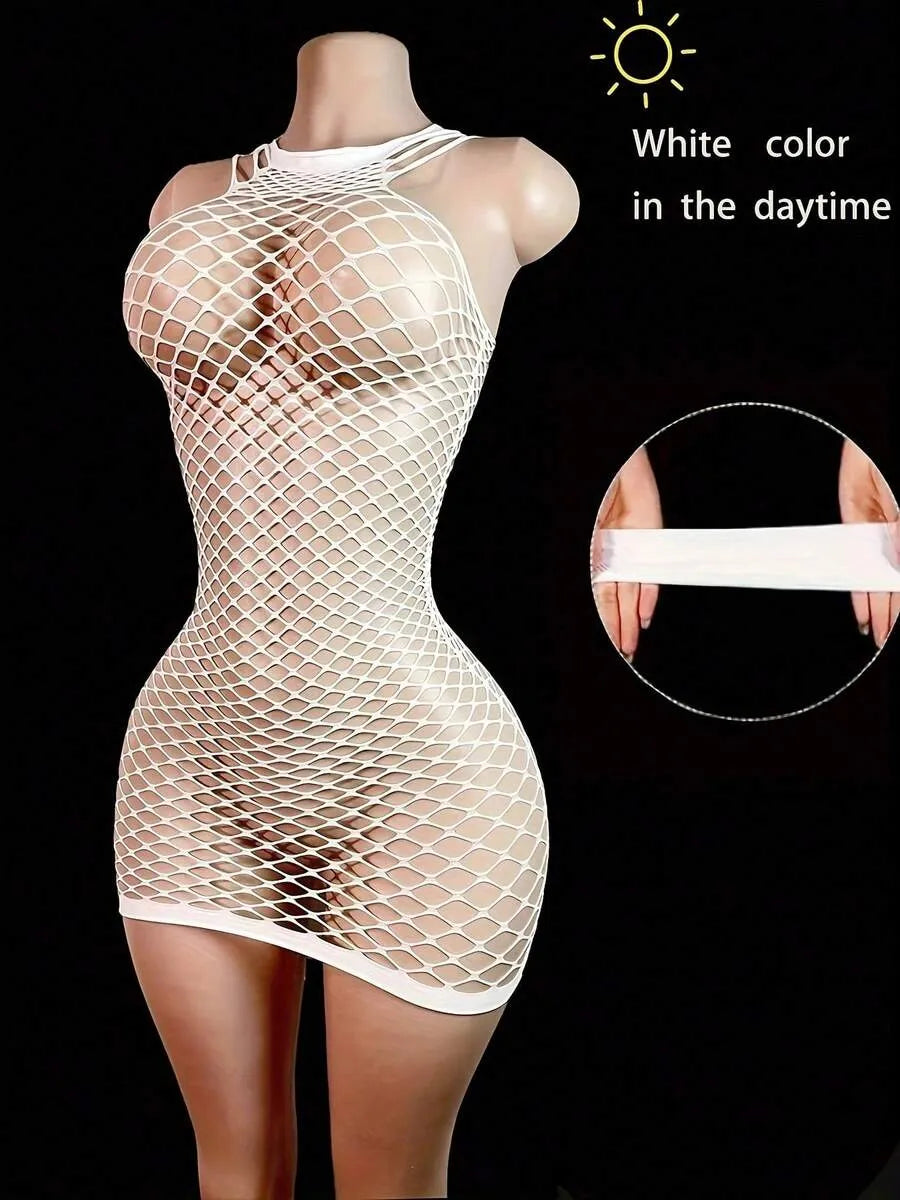 SHEIN جمبسوت شبكي متوهج في الظلام بتصميم مفرغ وفتحات جانبية بلون أخضر مضيء