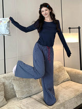 SHEIN DAZY طقم بيجامة قطعتين ببلوزة ضيقة بياقة دائرية وأكمام طويلة وبنطال واسع مخطط باللون الأزرق البحري