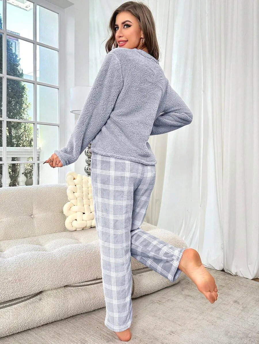 SHEIN Dream Adore طقم بيجامة قطعتين من الفلانيل ببلوزة سادة بأكمام طويلة وبنطال طويل بنقشة مربعات باللون الأزرق