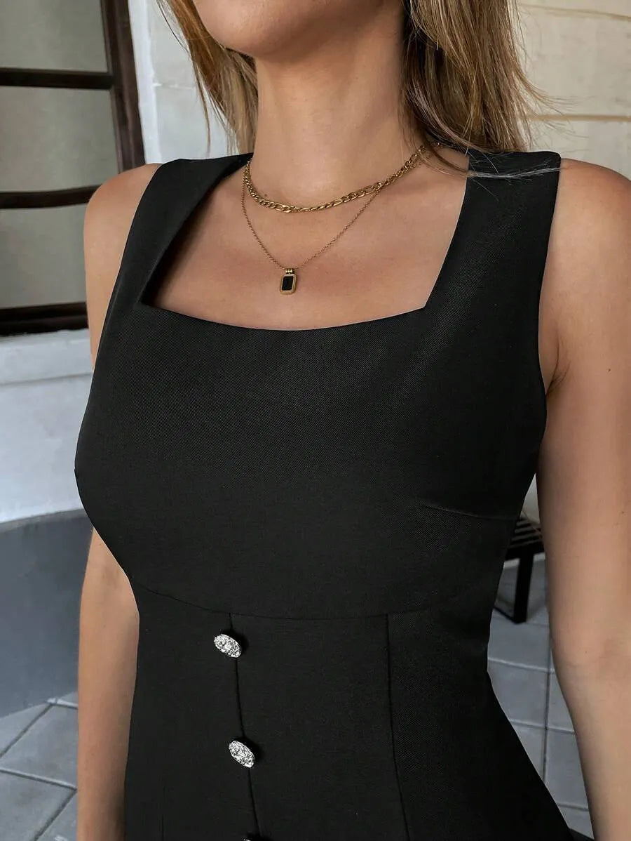 SHEIN Pariaura فستان ميني أبيض وأسود بتصميم مقسم بأزرار وثنيات وبدون أكمام