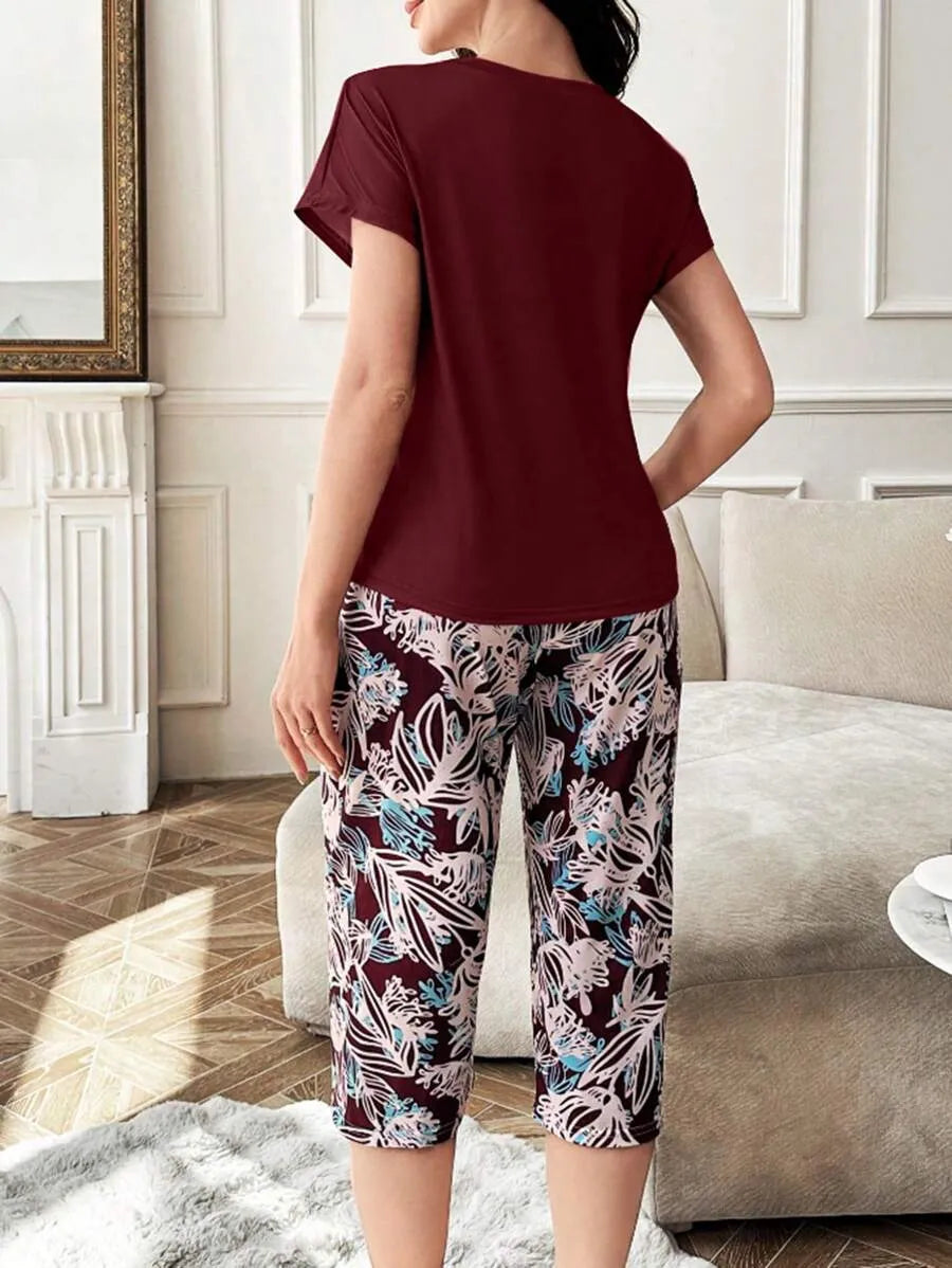 SHEIN Doze Lane طقم بيجاما قطعتين بطبعة زهور وبنطلون بلون عنابي