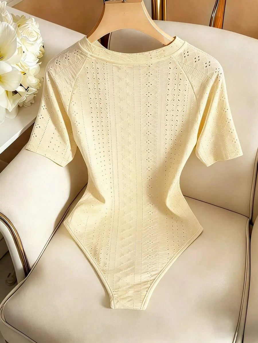 SHEIN GlowEve بودي سويت نسائي مفرغ بأكمام قصيرة من