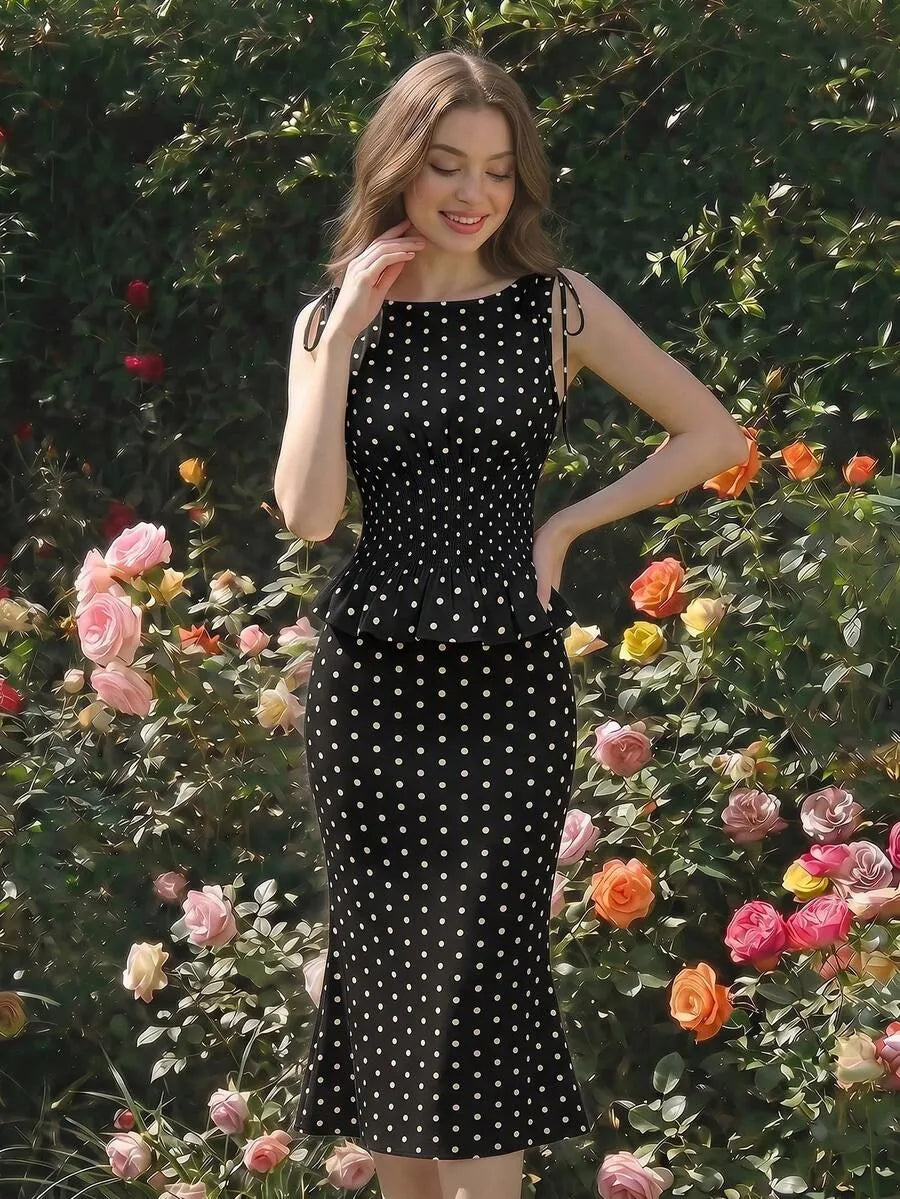 SHEIN MOD طقم نسائي من قطعتين توب كامي بحمالات وربطة كتف وتنورة  بلون أسود