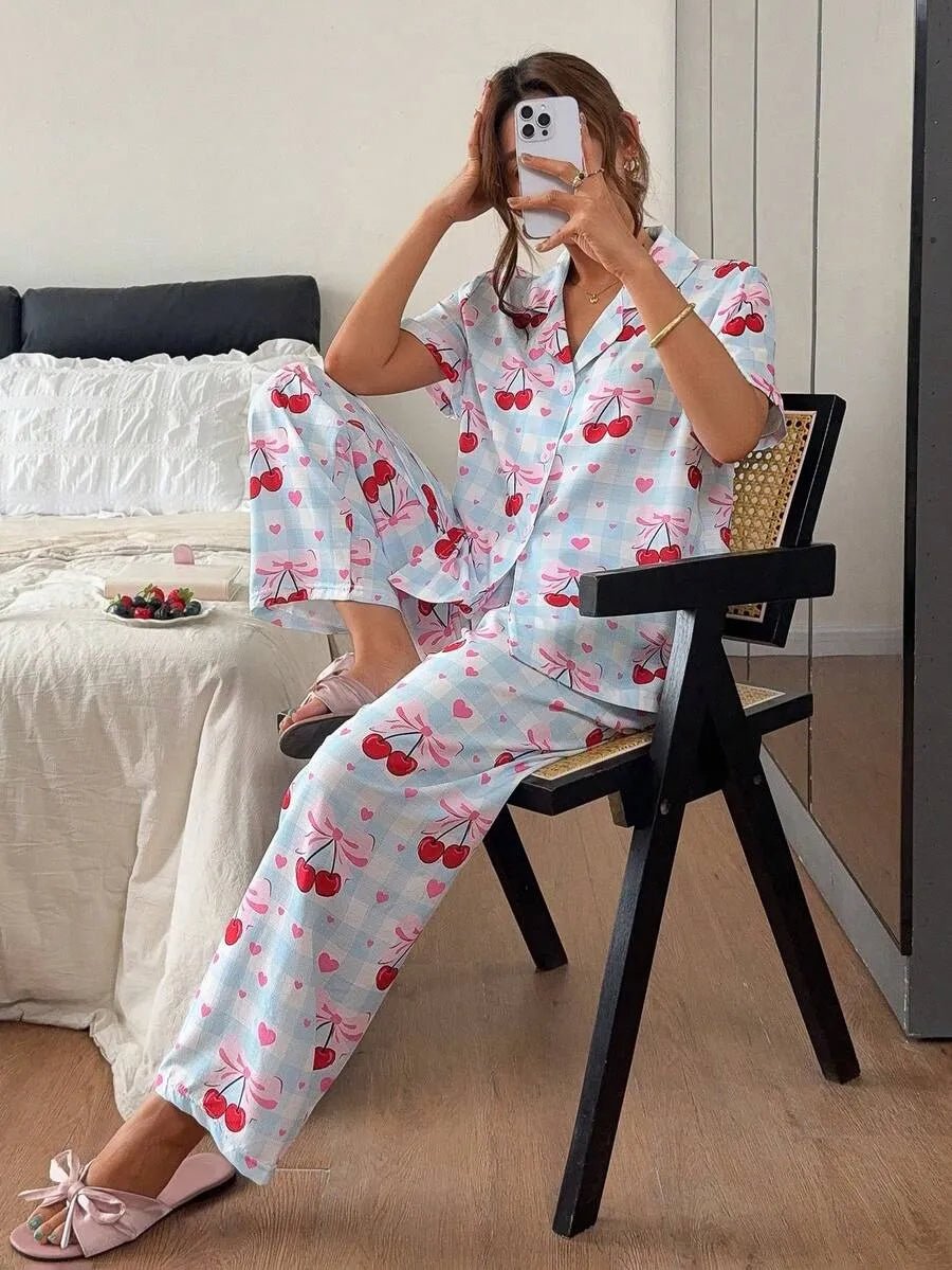 SHEIN Napfluff طقم بيجامة قطعتين بطبعة قلب الكرز بلون أزرق