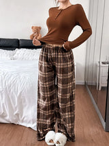 SHEIN Napfluff طقم بيجامة قطعتين ببلوزة محبوكة بياقة هينلي وأزرار ونقشة مربعات وبنطال فروي طويل بلون بني