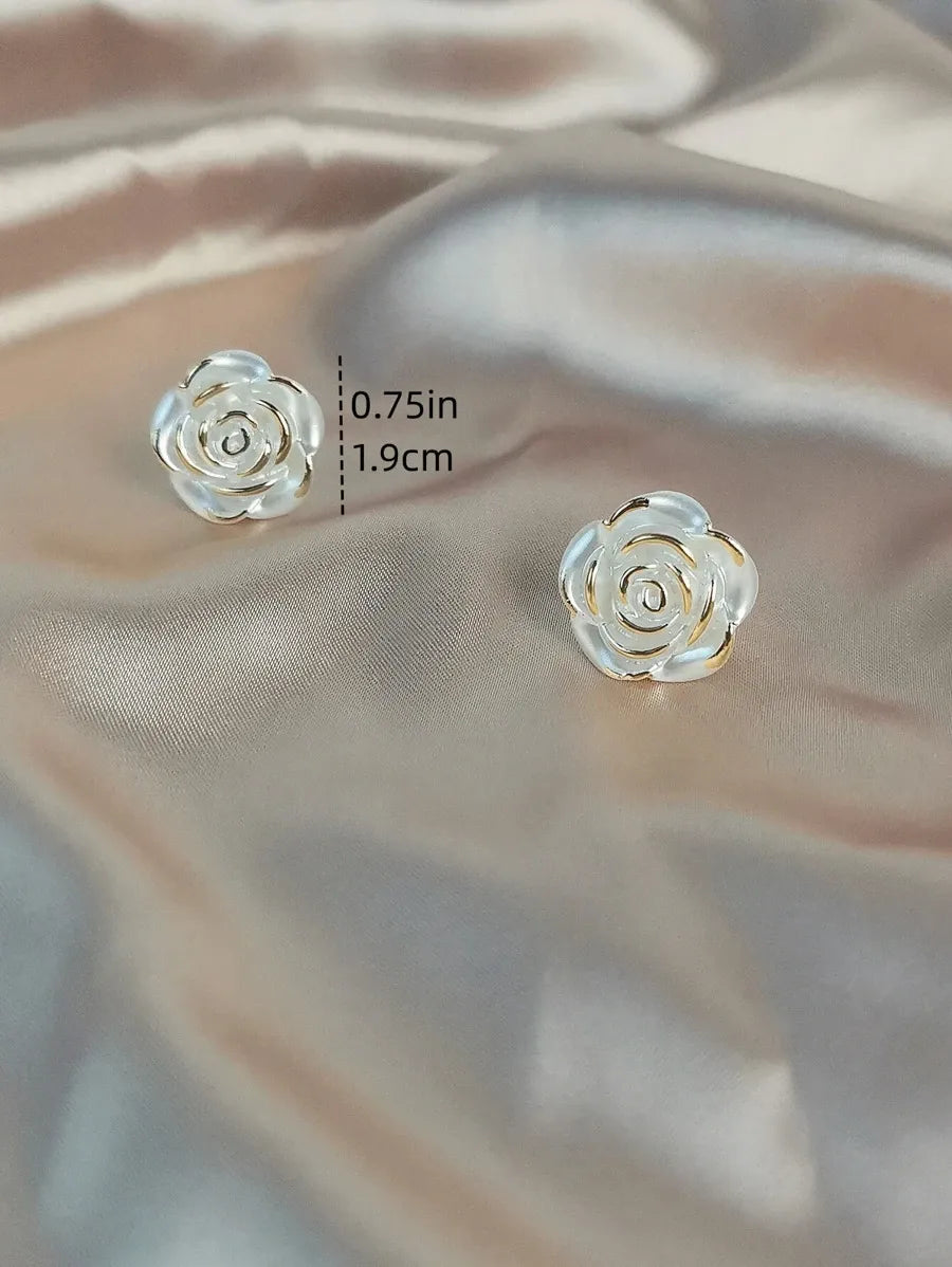 SHEIN طقم مجوهرات نسائية قلادة وسوار وأقراط مزينة باللؤلؤ الصناعي بلون أبيض